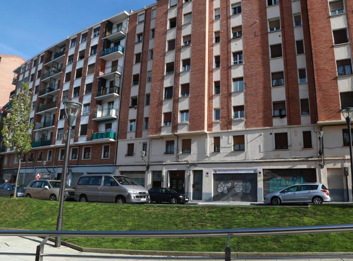 Calida Vivienda Turistica Centrica Junto Al Funicular Y Metro Lejlighed Bilbao Eksteriør billede