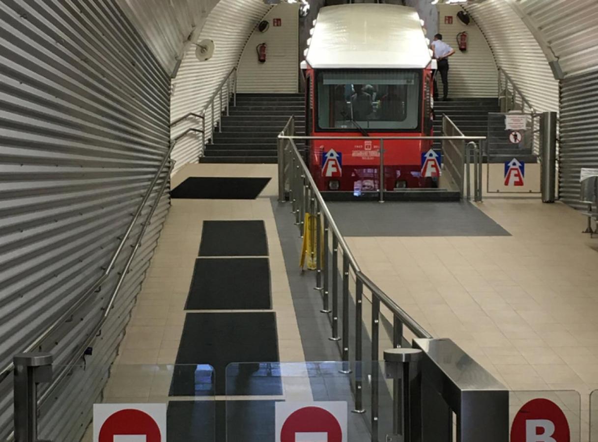 Calida Vivienda Turistica Centrica Junto Al Funicular Y Metro Lejlighed Bilbao Eksteriør billede